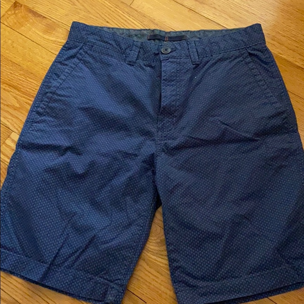men’s khaki shorts